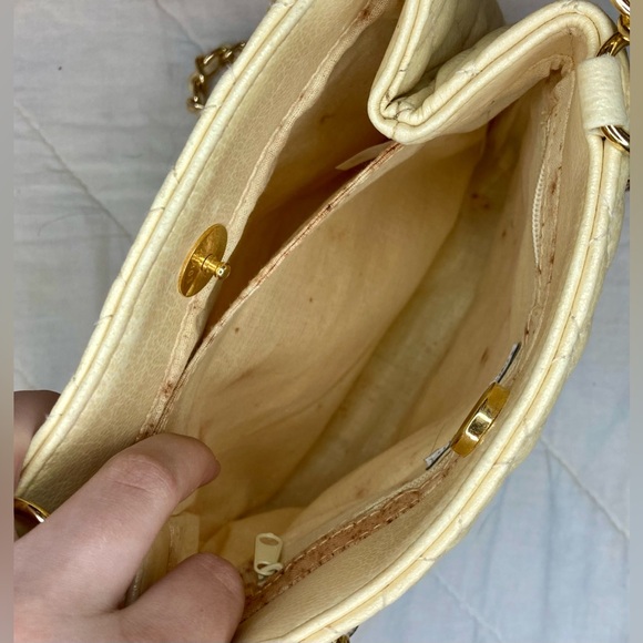 Vintage Gold Quilted Amanda Smith Purse with Adjustable Strap - Picture 6 of 11